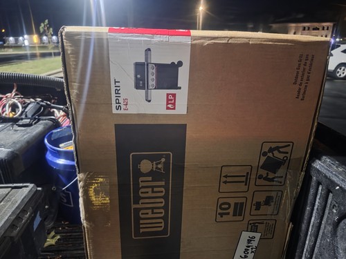 Unopened box weber spirit - box.,